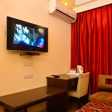 Hotel Shanti Palace West Patel Nagar Nova Deli Exterior foto