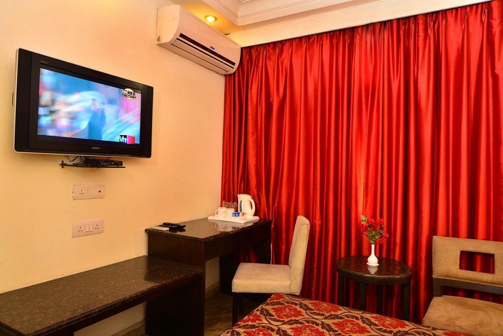Hotel Shanti Palace West Patel Nagar Nova Deli Exterior foto