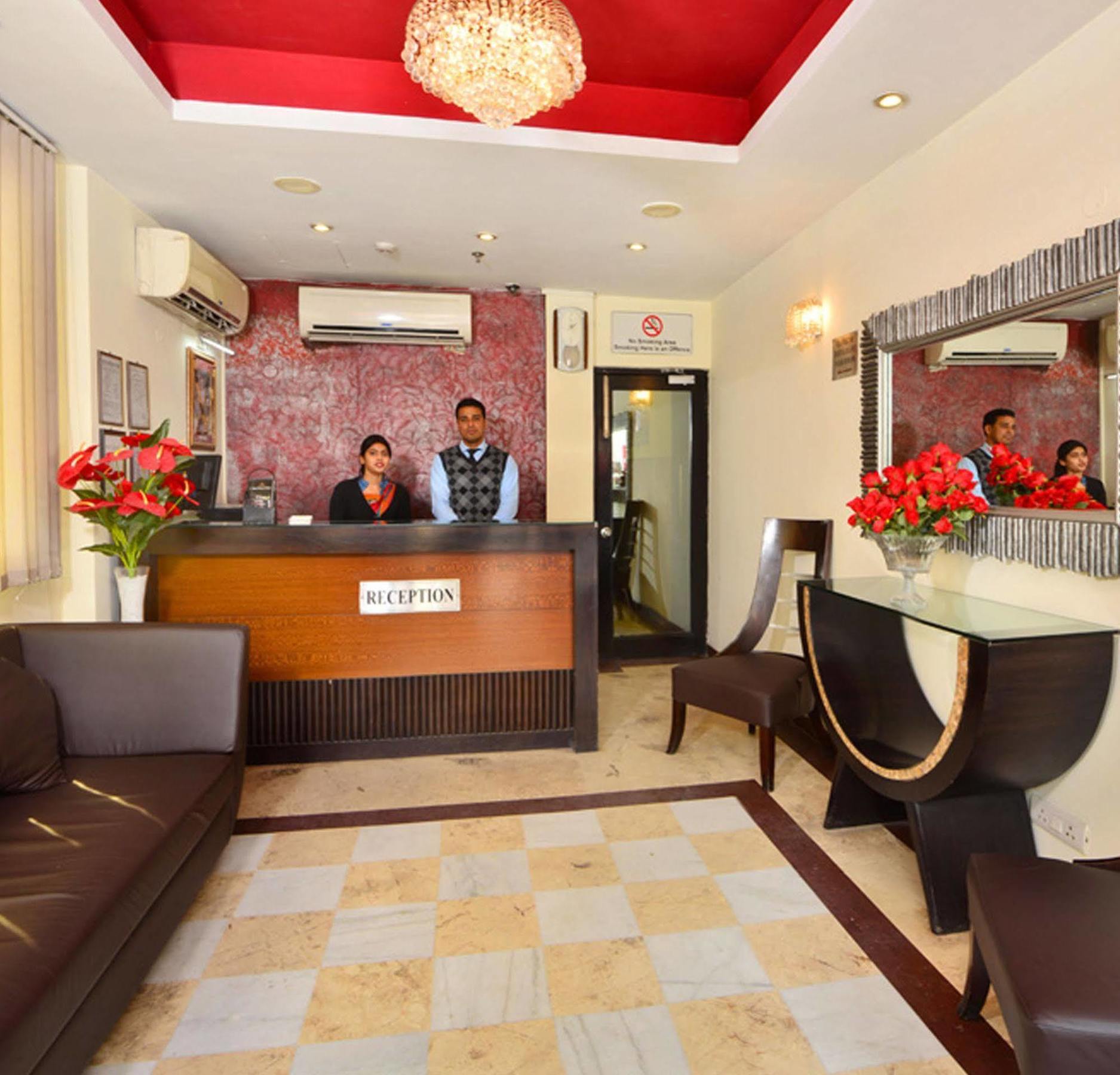 Hotel Shanti Palace West Patel Nagar Nova Deli Exterior foto
