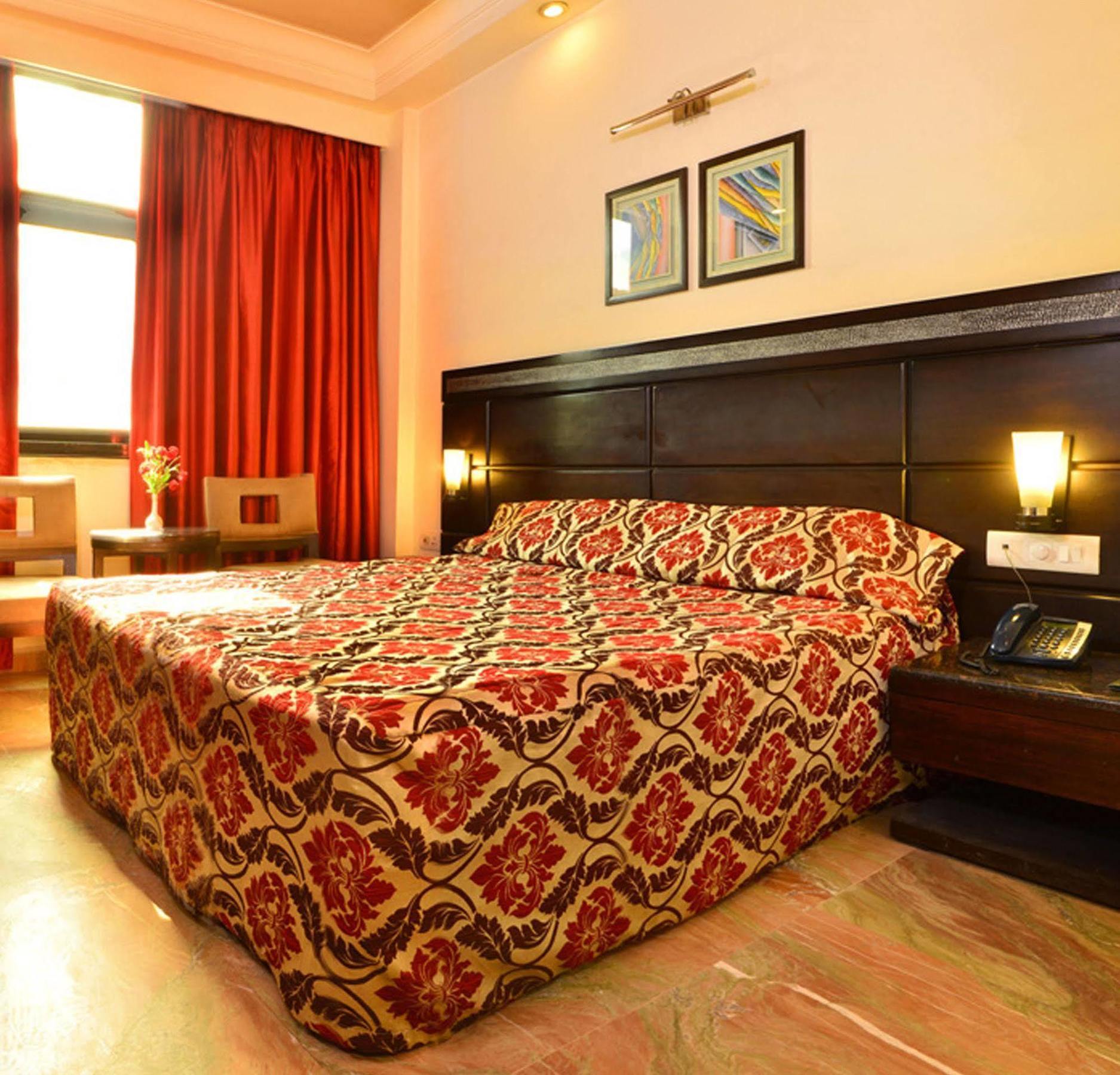 Hotel Shanti Palace West Patel Nagar Nova Deli Exterior foto