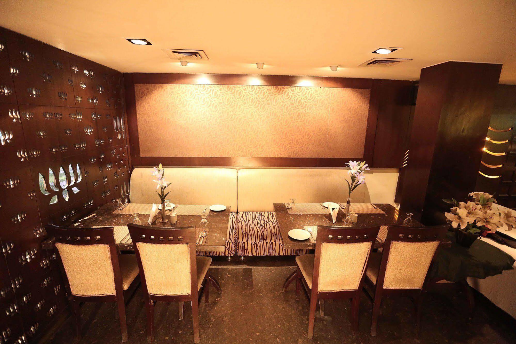 Hotel Shanti Palace West Patel Nagar Nova Deli Exterior foto